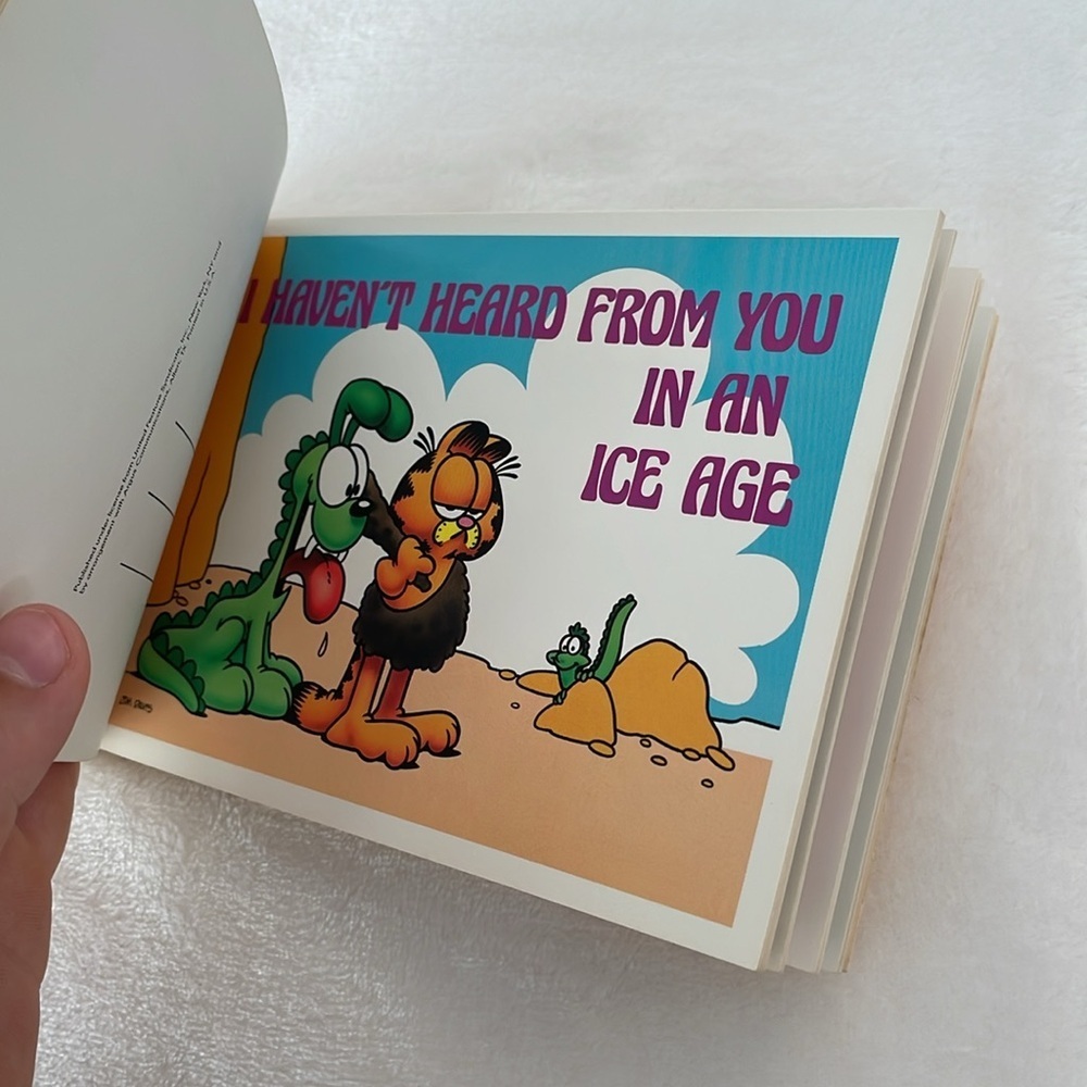 Vintage 1989 Garfield “thinking of you”
Postcard book — 30 full colour cards. - Picture 13 of 17